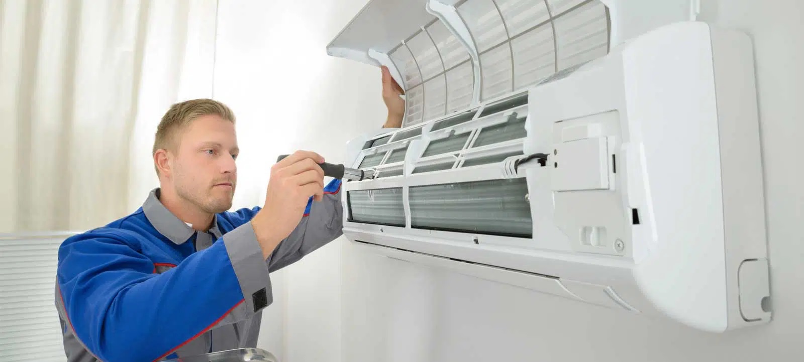 Sửa chữa điều hòa tại nhà của Trung Tâm Điện Lạnh Bách Khoa hiện là dịch vụ uy tín được nhiều người dân Hà Nội tin tưởng lựa chọn.