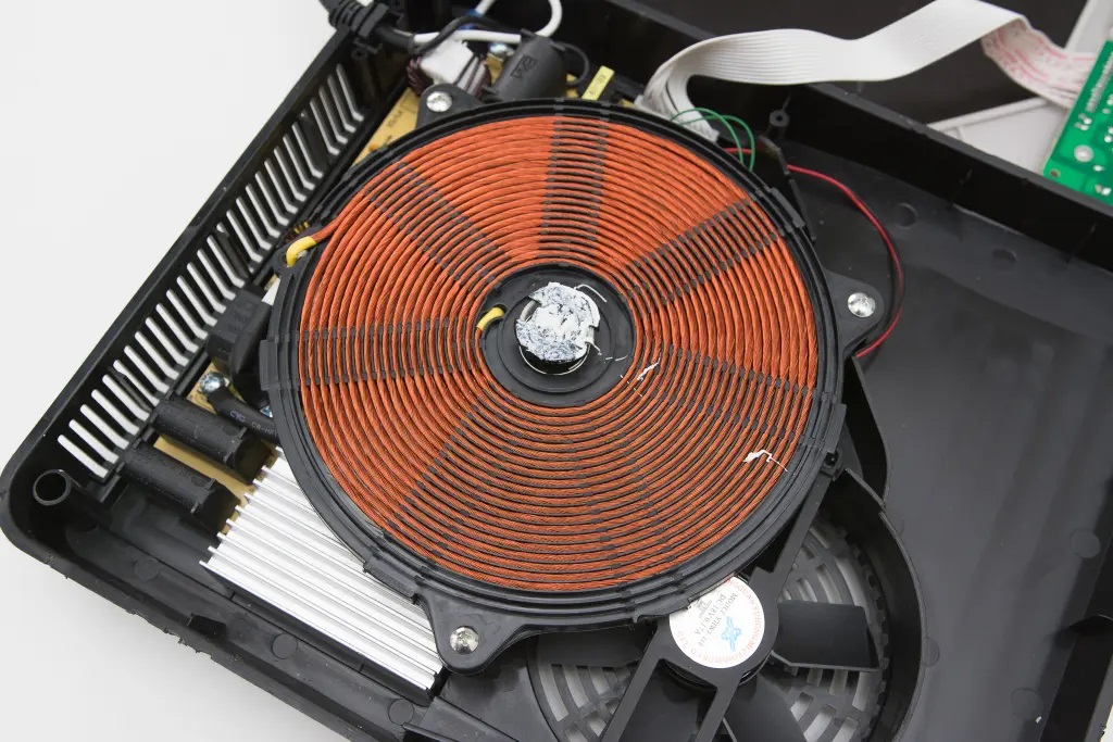 Trung Tâm Điện Lạnh Bách Khoa làm việc tất cả các ngày trong tuần, kể cả thứ 7, chủ nhật và ngày lễ. Dịch vụ đa dạng, đáp ứng mọi nhu cầu sửa chữa bếp từ tại nhà của khách hàng trên toàn địa bàn Hà Nội.