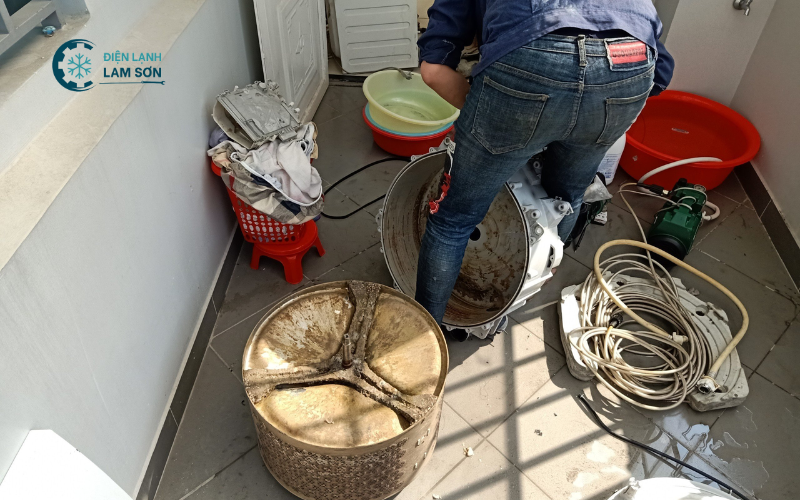 Hướng dẫn vệ sinh máy giặt cửa ngang